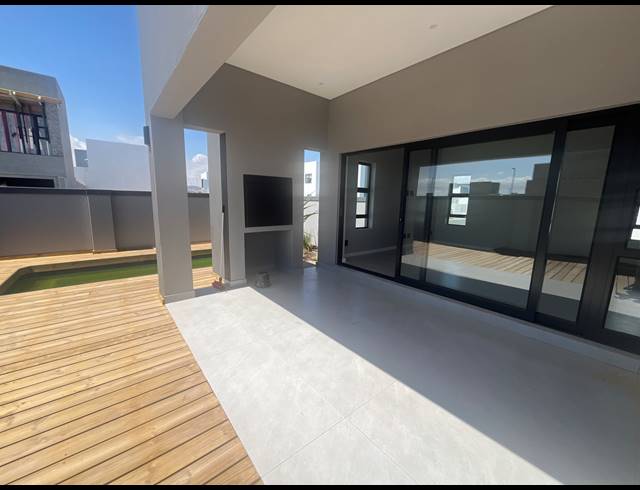 3 BEDROOM HOUSE FOR SALE IN SANDOWN